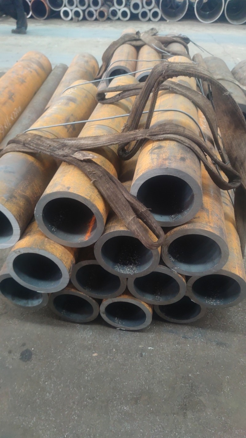 建昌建昌建昌15CrMoG无缝钢管切割